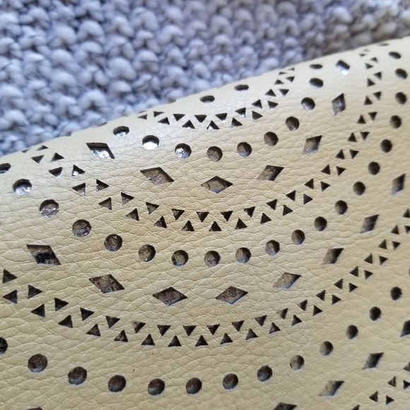 Street Level Light Yellow Purse - Picture 8 of 8